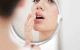 Подути устни